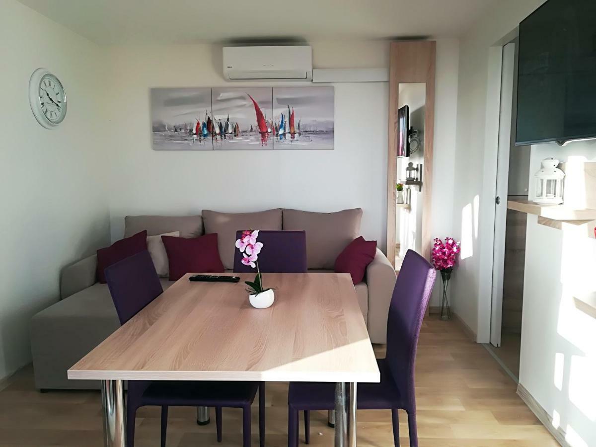 פריבלאקה Holiday Home Happiness מראה חיצוני תמונה